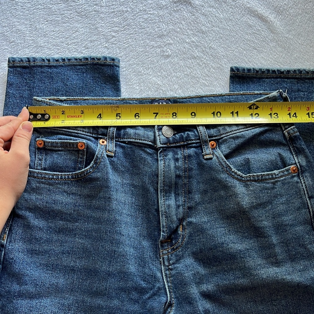 GAP women’s girlfriend jeans - Picture 3 of 6